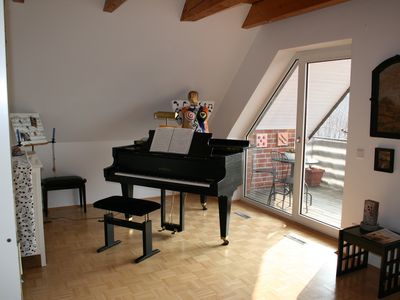 Wohnraum mit Klavier