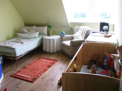 zweites Schlafzimmer mit Babybett