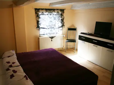 Schlafzimmer 1