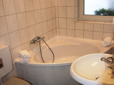 Badezimmer mit Badewanne