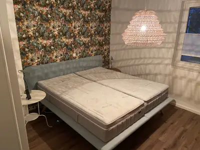 Doppelbett mit individuell anpassbarer Cairona Matratze