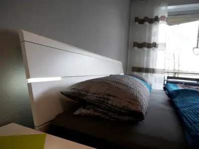Bett im Wohnraum