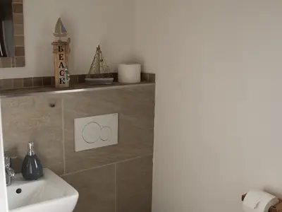 Bad mit Dusche und WC