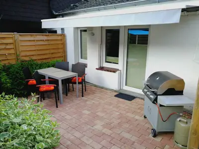 Private Terrasse mit Markise - Ferienwohnung Amy