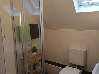 Badezimmer mit Fenster im OG im Ferienhaus Schlüter