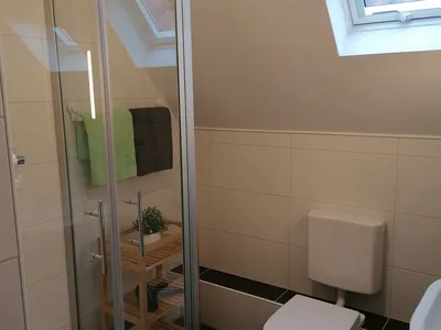 Badezimmer mit Fenster im OG im Ferienhaus Schlüter