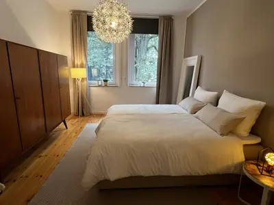 Schlafzimmer mit Doppelbett