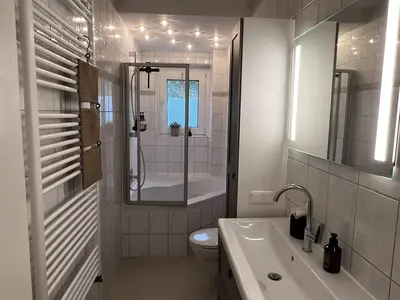 Badezimmer mit Badewanne