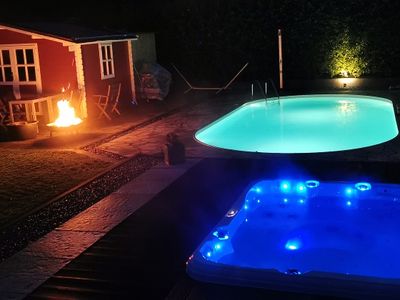 Pool und Whirlpool beleuchtet (Auf Anfrage und nach Verfügbarkeit zubuchbar))