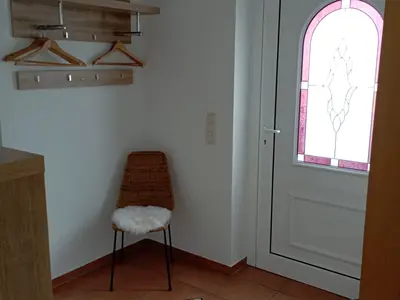 Eingangsbereich mit Garderobe und Schuhschrank