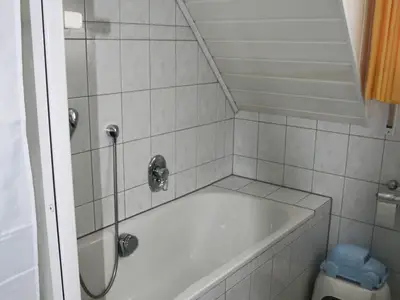 Zweites Badezimmer mit Badewanne Ferienwohnung Zwischen den Seen in Haltern am See