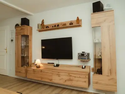 große Wohnwand im Wohnzimmer für gemütliche Abende