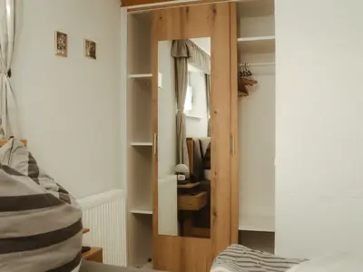 Kleiderschrank im Schlafzimmer