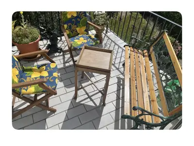 Balkon mit Sitzgarnitur