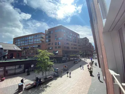 Blick über den Überseeboulevard in Richtung Westfield Mall