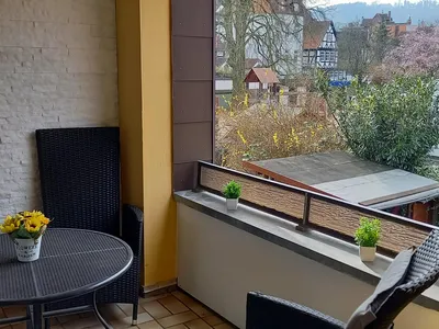 Loggia mit Blick in den idyllischen Hinterhof Loggia mit Blick in den idyllischen Hinterhof