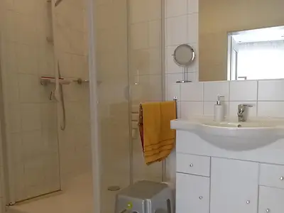 Bad mit großer Dusche Bad mit großer Dusche