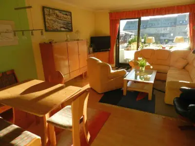 Das großzügige Wohnzimmer