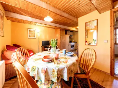 Fewo Taubenschlag: Wohnraum mit Küche