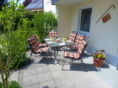 Terrasse im Garten Wohnung Apfelblüte