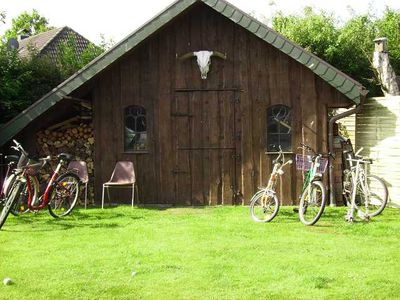 großes Gartenhaus mit Fahrrädern, Fewo Helga Timmsen