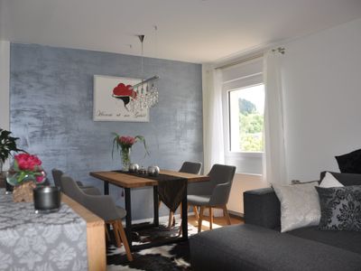 Wohnzimmer mit Blick zum Essbereich - Schwarzwald-Traum