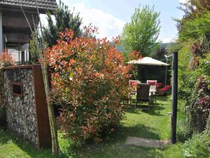 Garten mit Blick zur Aussendusche - Schwarzwald-Traum