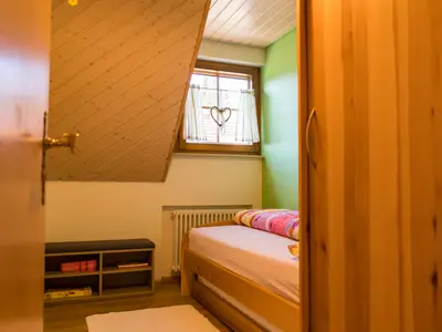 2. Schlafzimmer/ Kinderzimmer mit Ausziehbett