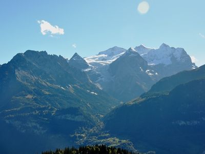 grandiose Weitsicht ins Reichenbachtal mit Wetterhorn und Engelhörner