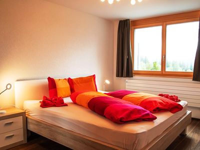 Schlafzimmer mit Doppelbett