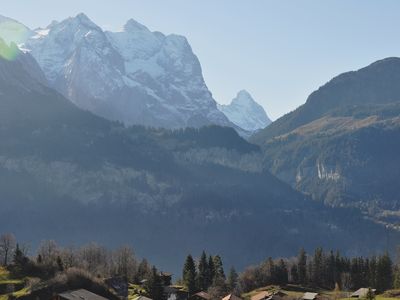 Bergsicht zu den Gipfeln vom Wetterhorn und Eiger