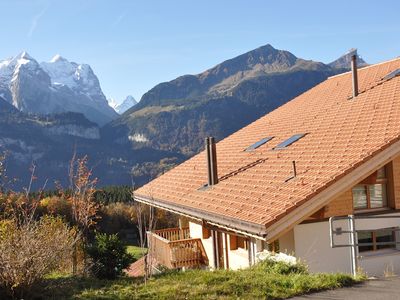 Haus Engi West von der Anfahrt her