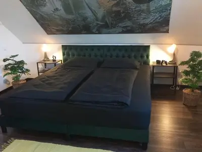 Schlafzimmer mit Doppelbett