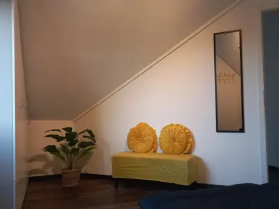 Schlafzimmer Kleiderschrank mit Sitzmöglichkeit