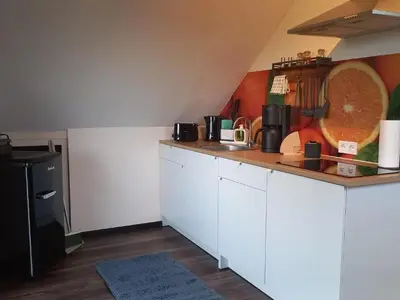 Küchenzeile mit Kühlschrank
