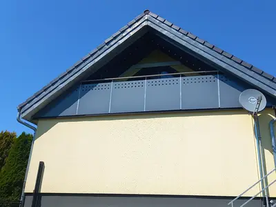 Hausansicht Dachgeschoss Ferienwohnung