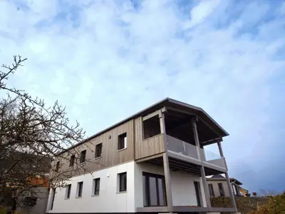 Haus außen Rückansicht li