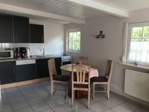 1827753-Ferienwohnung-4-Hattstedt-300x225-0