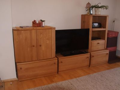 Wohnzimmer_Flatscreen mit Satellitenempfang