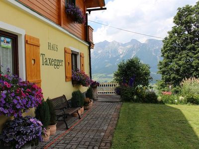 Haus Taxegger - Garten im Sommer