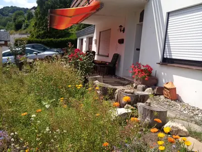Vor dem Haus