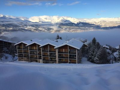 Südseite, Wohnung oben rechts, hinten die Berneralpen