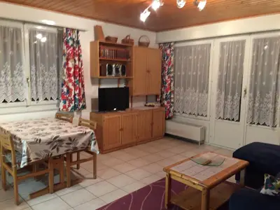 Wohnraum mit Esstisch