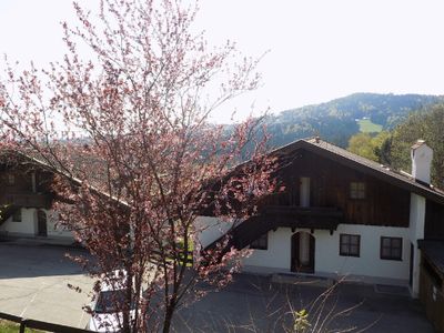 Wohnung im Haus rechts