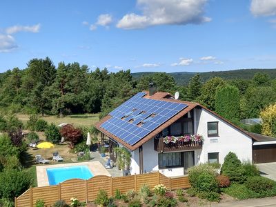 Haus Oettinger / Ferienwohnung im Dachgeschoß, Garten mit Pool