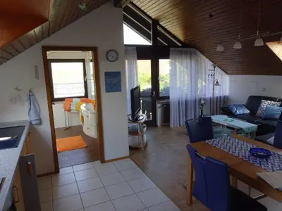 Wohn-/Esszimmer mit Ostbalkon