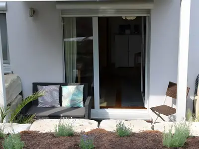 Photo, INSIDE, OUTSIDE