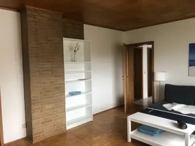 Wohnzimmer mit Bettcouch, WLAN