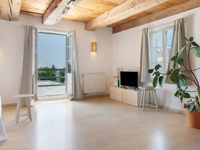 Photo, INSIDE, OUTSIDE
