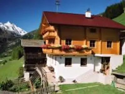 Seppenbauerhof im Angesicht des Großglockner